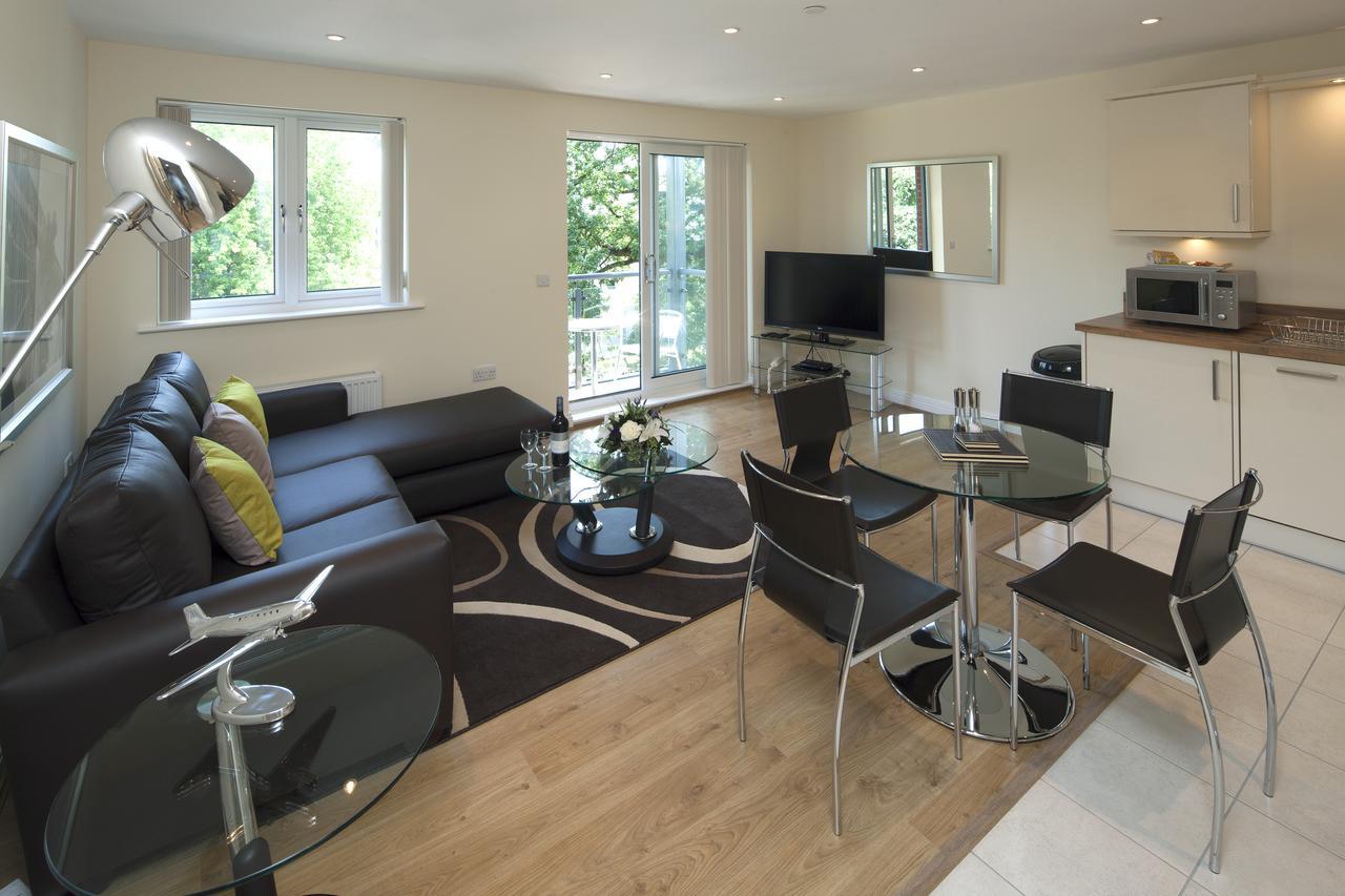 House Of Fisher - Equinox Place Farnborough  Extérieur photo